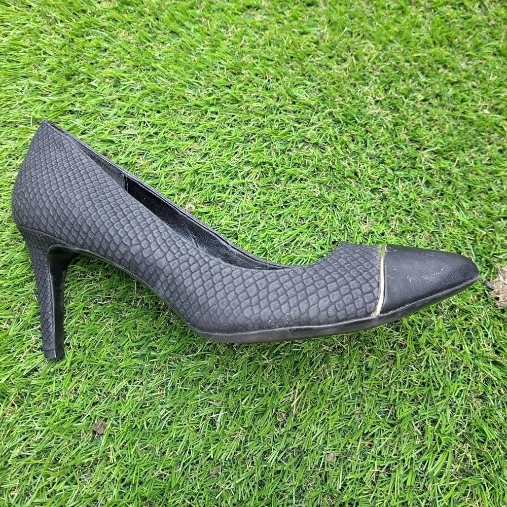 Calvin Klein Belino Black Pointed Toe Slip On Pump Size 7.5
